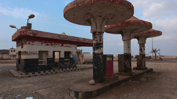 Antiga benzinera al cantó està la nova Socotra